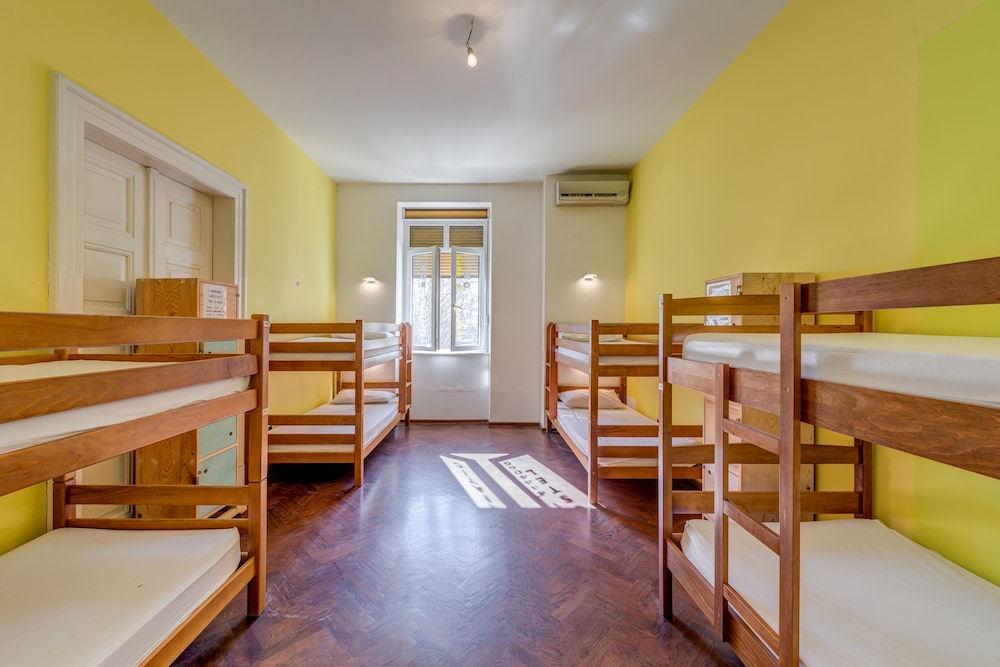 Adriatic Hostel 26/34
