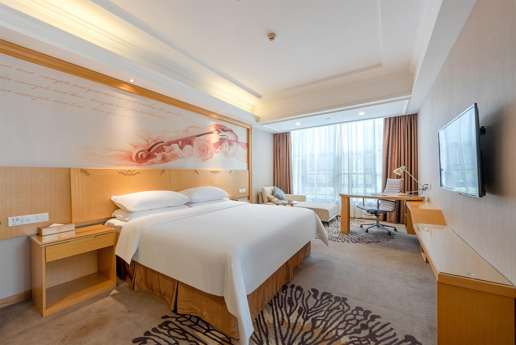 Deluxe, Queen Bed
