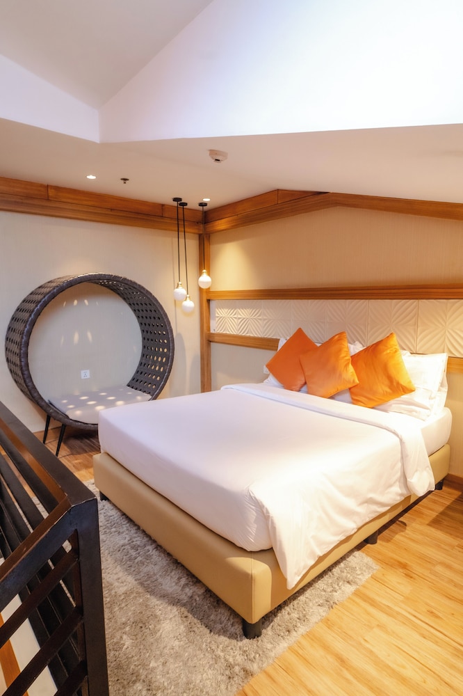 Jasmine, Loft, 1 Queen and 2 Double Beds، The Orchard Hotel Baguio 4/9