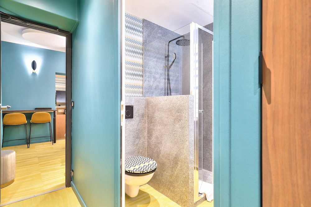 Hotel 33 Marbeuf 49/50