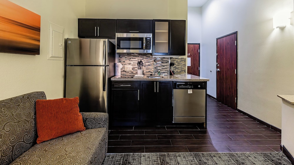 Staybridge Suites Laredo International Airport 14/42