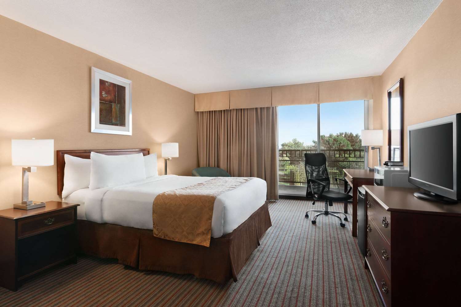 Ramada by Wyndham Belleville Harbourview Conference Centre 4/13