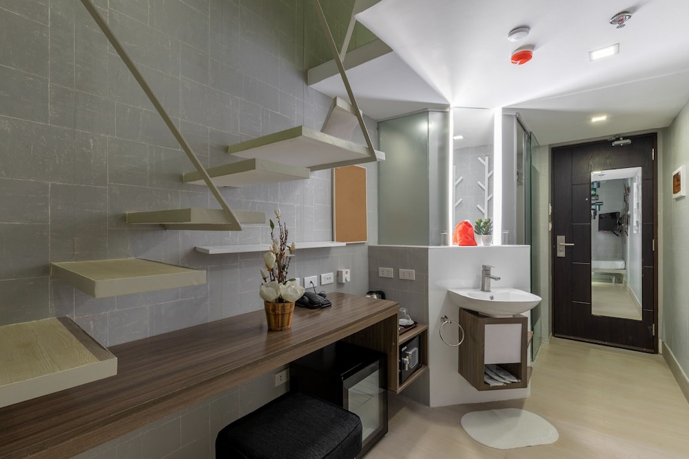 Selah Pods Hotel Manila 27/69