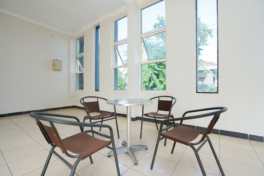 Oyo 2075 Graha Marina 48/54