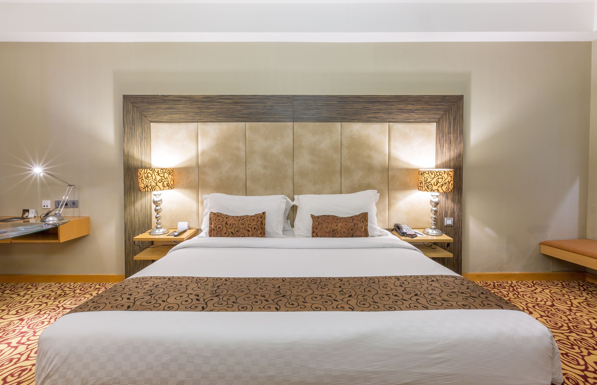 Deluxe, King Bed, Accessible, Wyndham Surabaya City Centre 4/10