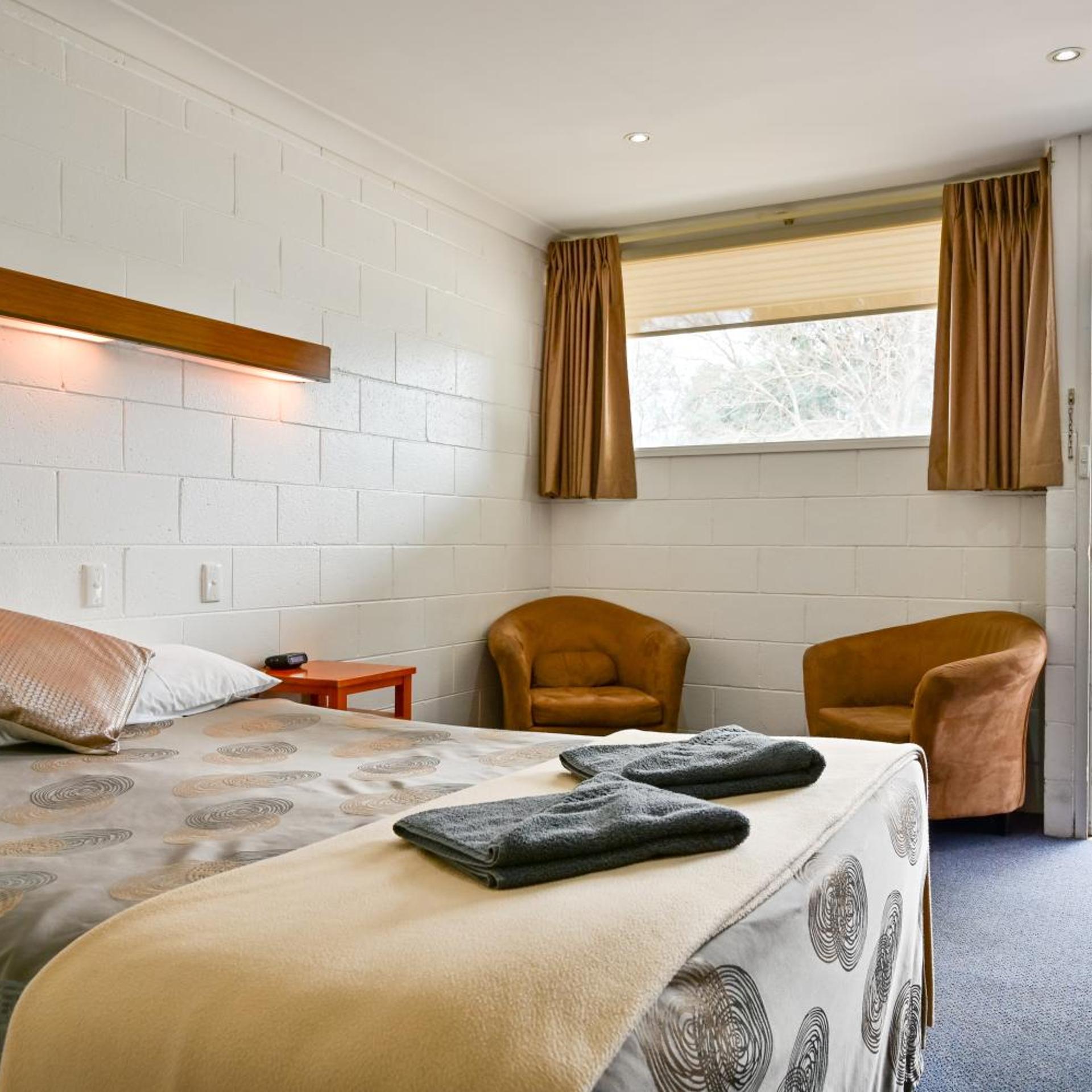 BYER FOUNTAIN MOTOR INN 23/50