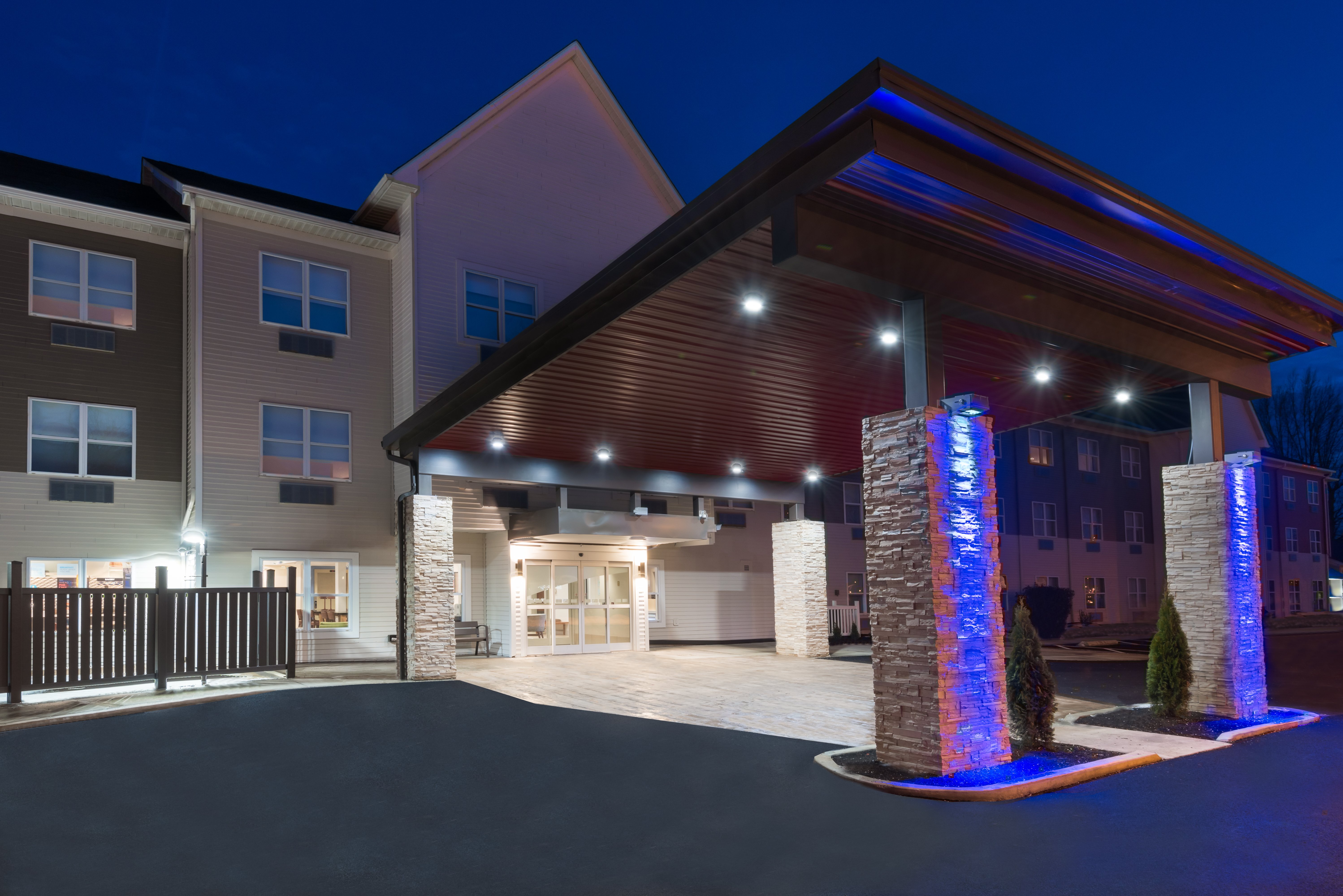 Holiday Inn Express And Suites Columbus Airport East 46/46