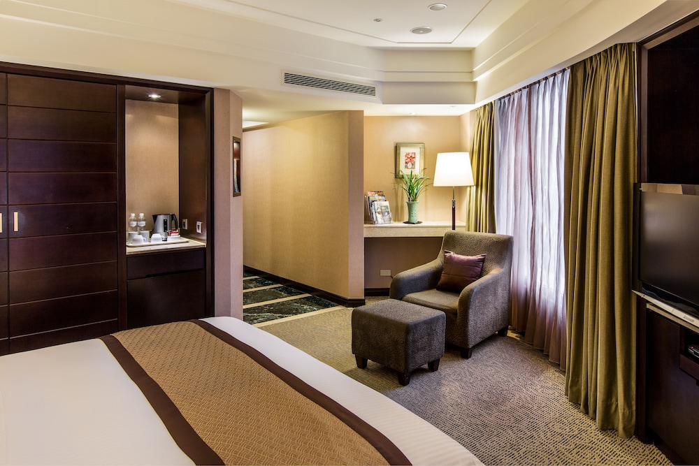 Grand Forward Hotel 26/36