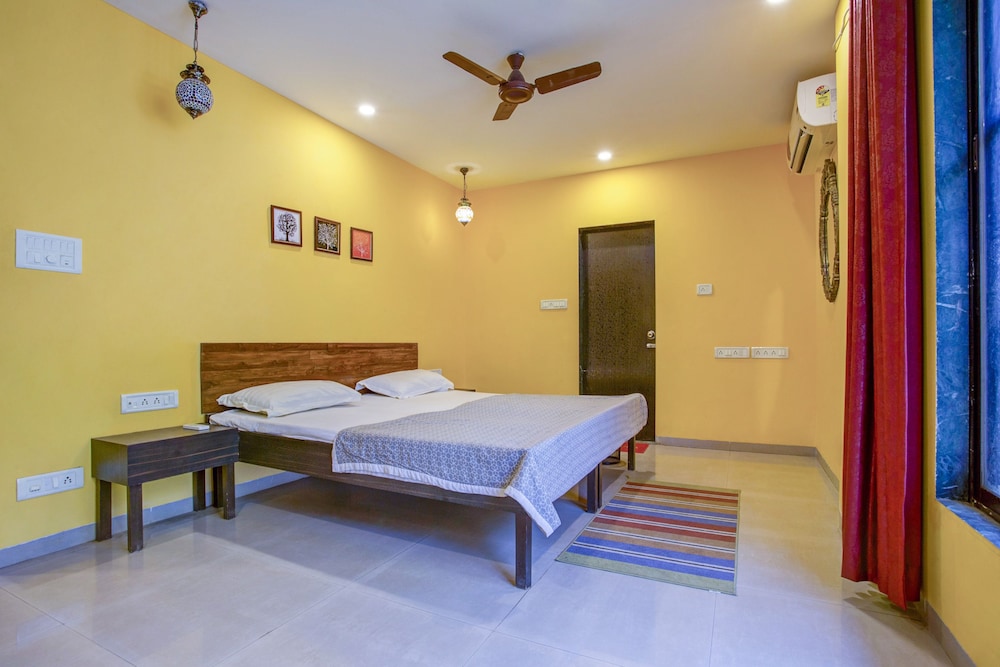 DELUXE, KING BED, GARDEN VIEW