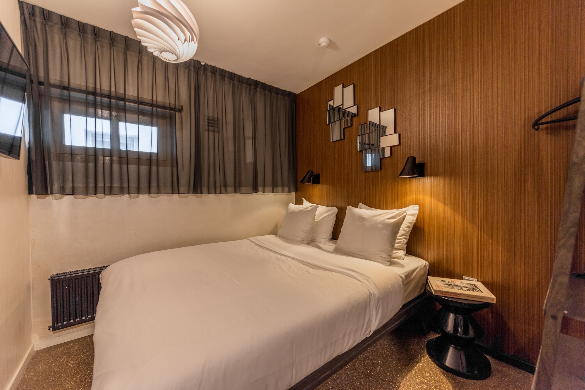 Basic, Basement, Double Bed