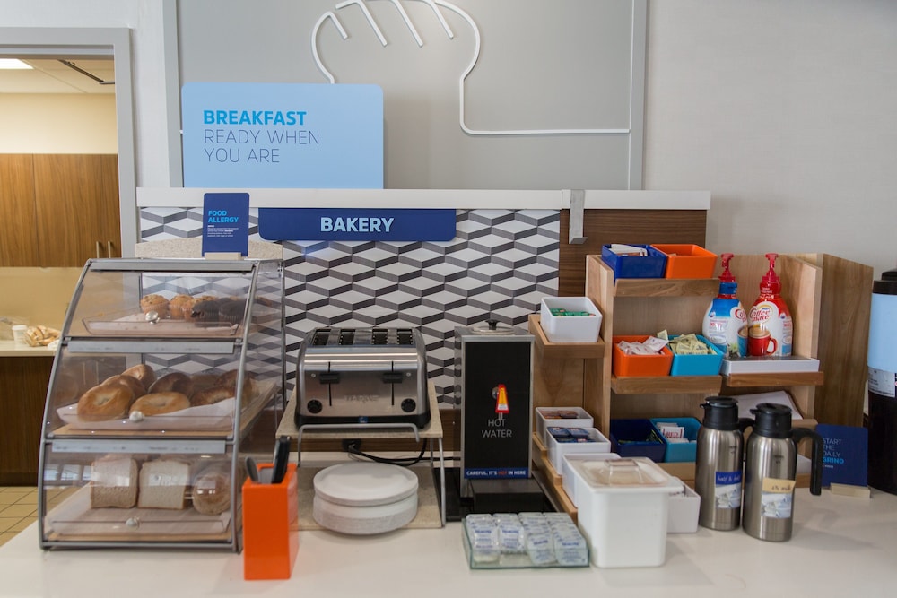 Holiday Inn Express Hotel And Suites Brampton 42/47