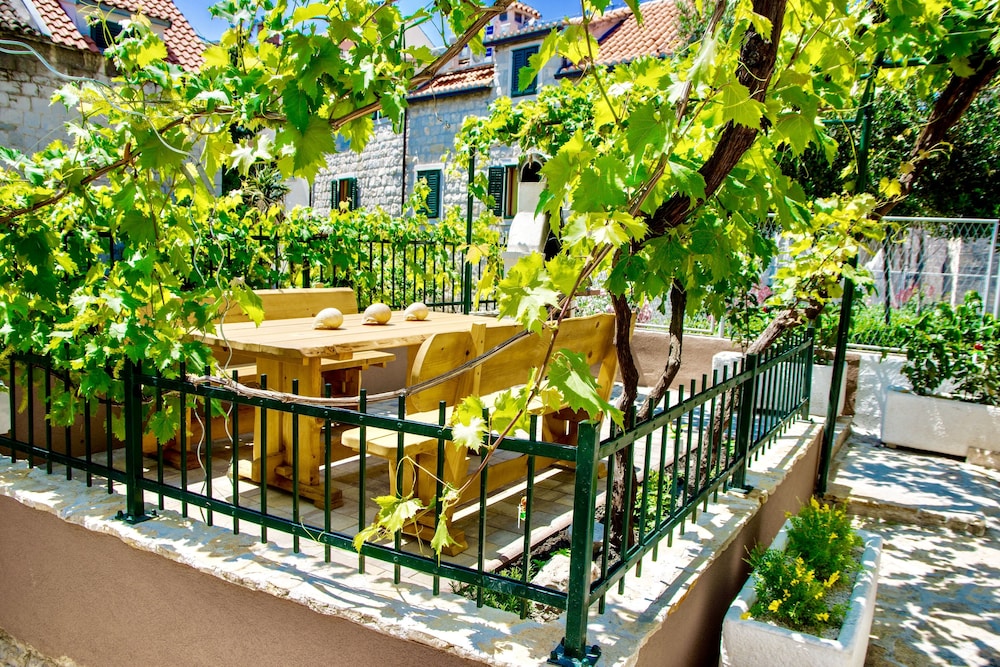 Luxury Villa Minerva Gardens 11/80