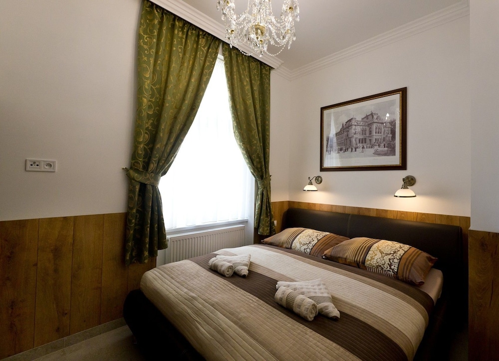 2 BEDROOMS, SUPERIOR, APARTMENT, GROUND FLOOR