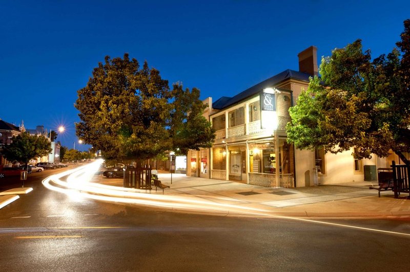 Cobb & Co Court Boutique Hotel 26/29