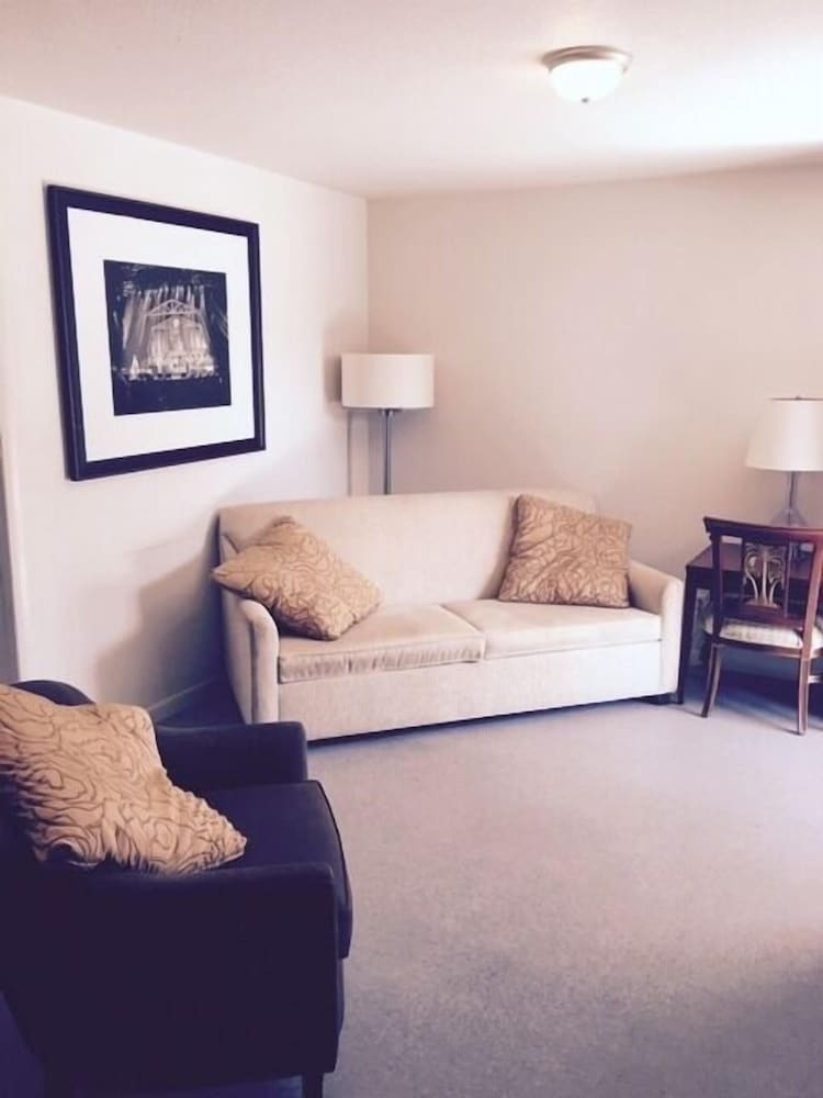Ranch House Inn and Suites 16/28