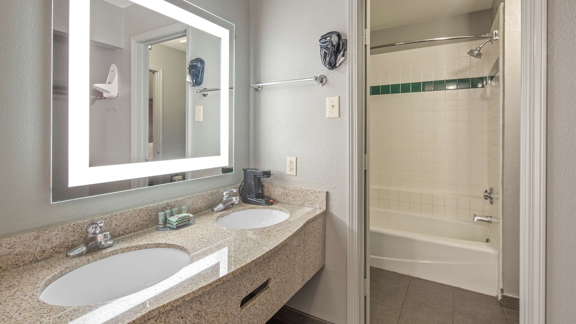 غرفة قياسية بسريرين كوين، Best Western Near Lackland Afb/Seaworld 6/8