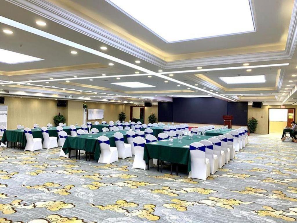 Vienna International Hotel (Nanning East Railway Station) 45/50