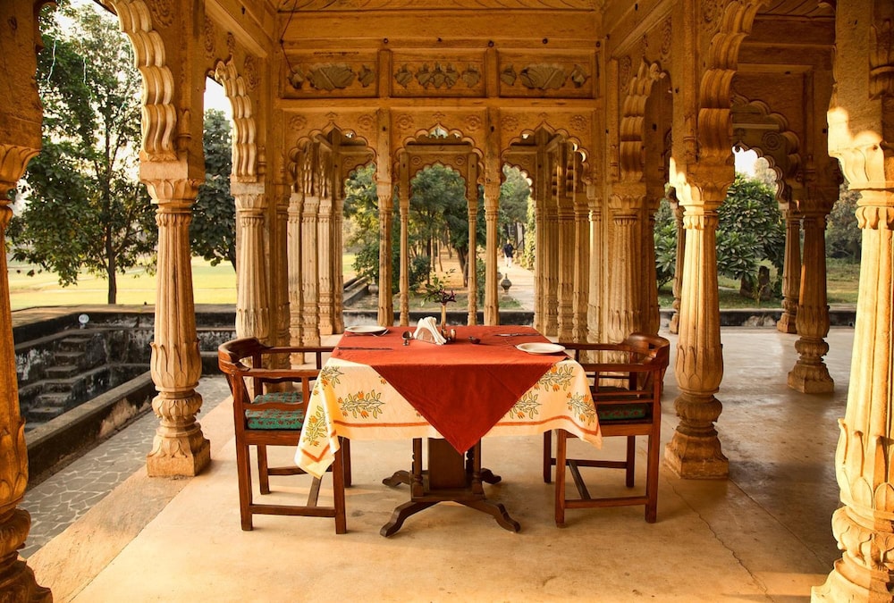 Neemrana's - Deo Bagh 36/48