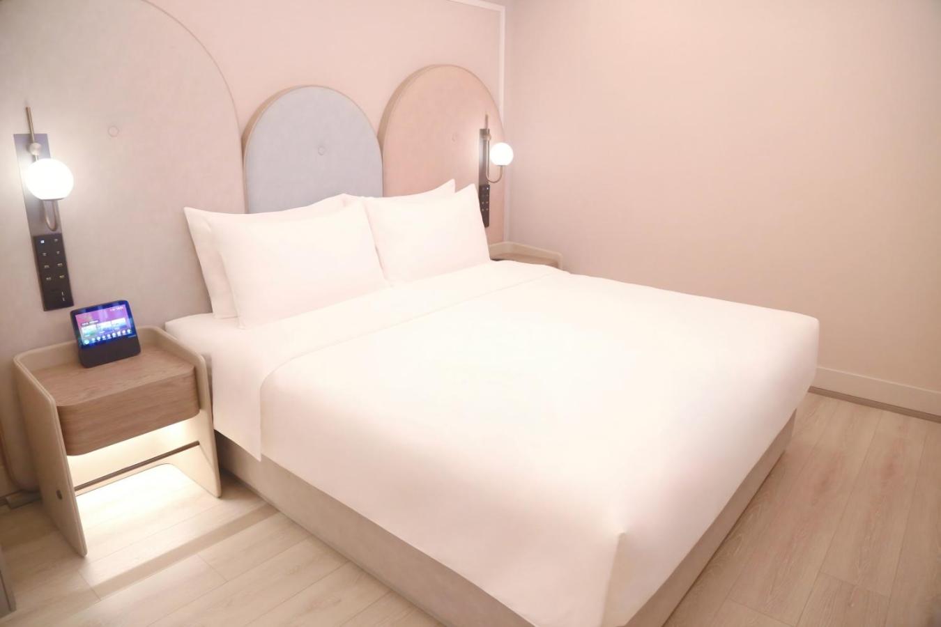 EXECUTIVE, SUITE, KING BED