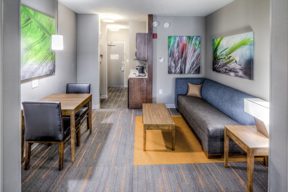 Holiday Inn Express And Suites Cleveland West Westlake 39/54