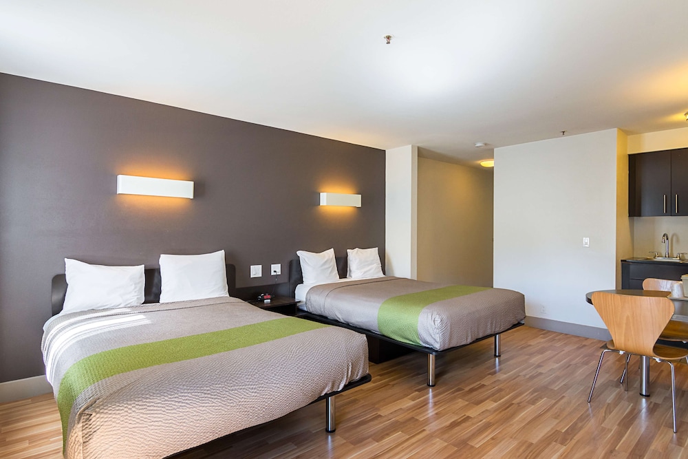 Standard, 2 Queen Beds