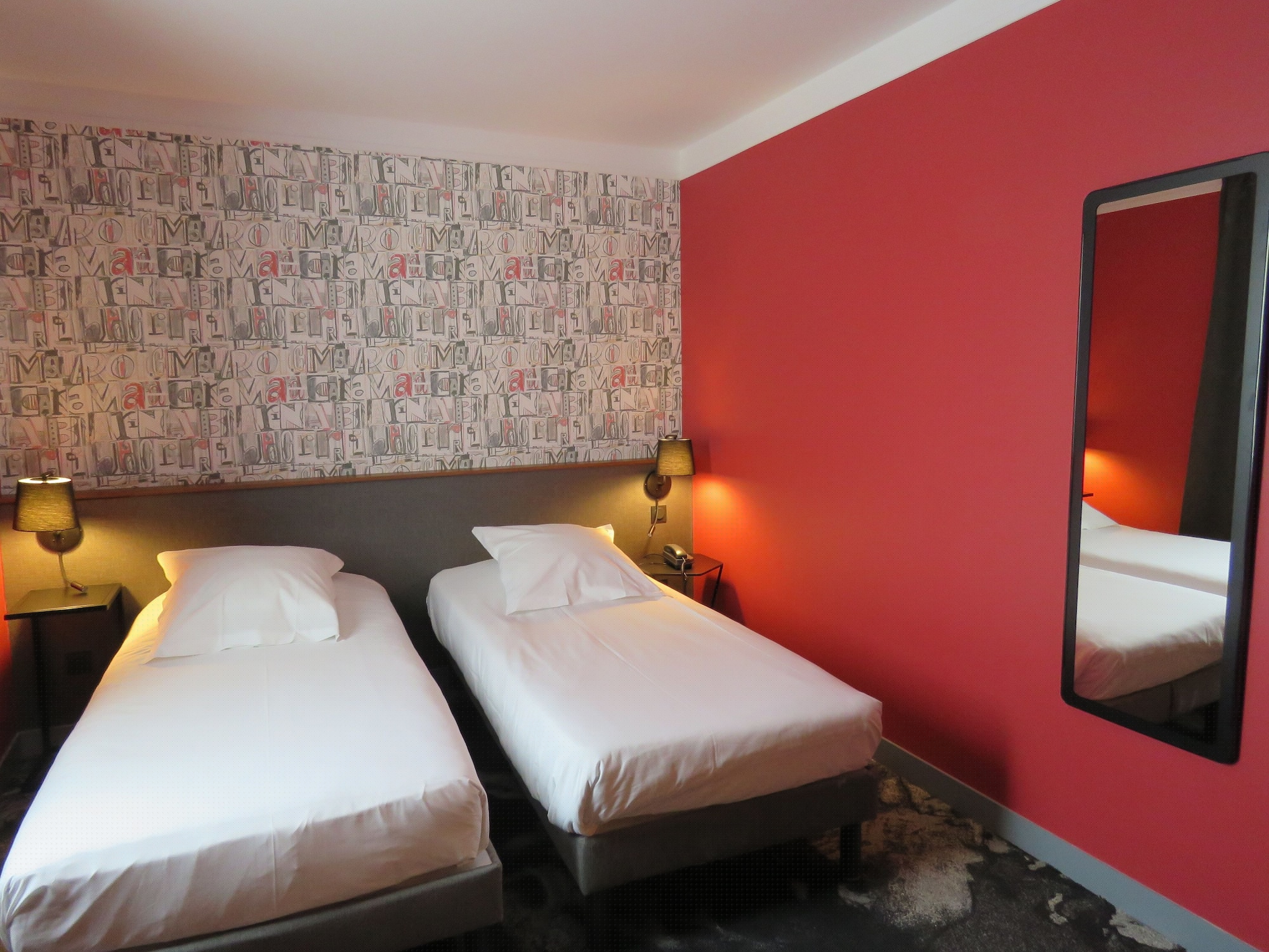 ROOM, TWIN BEDS