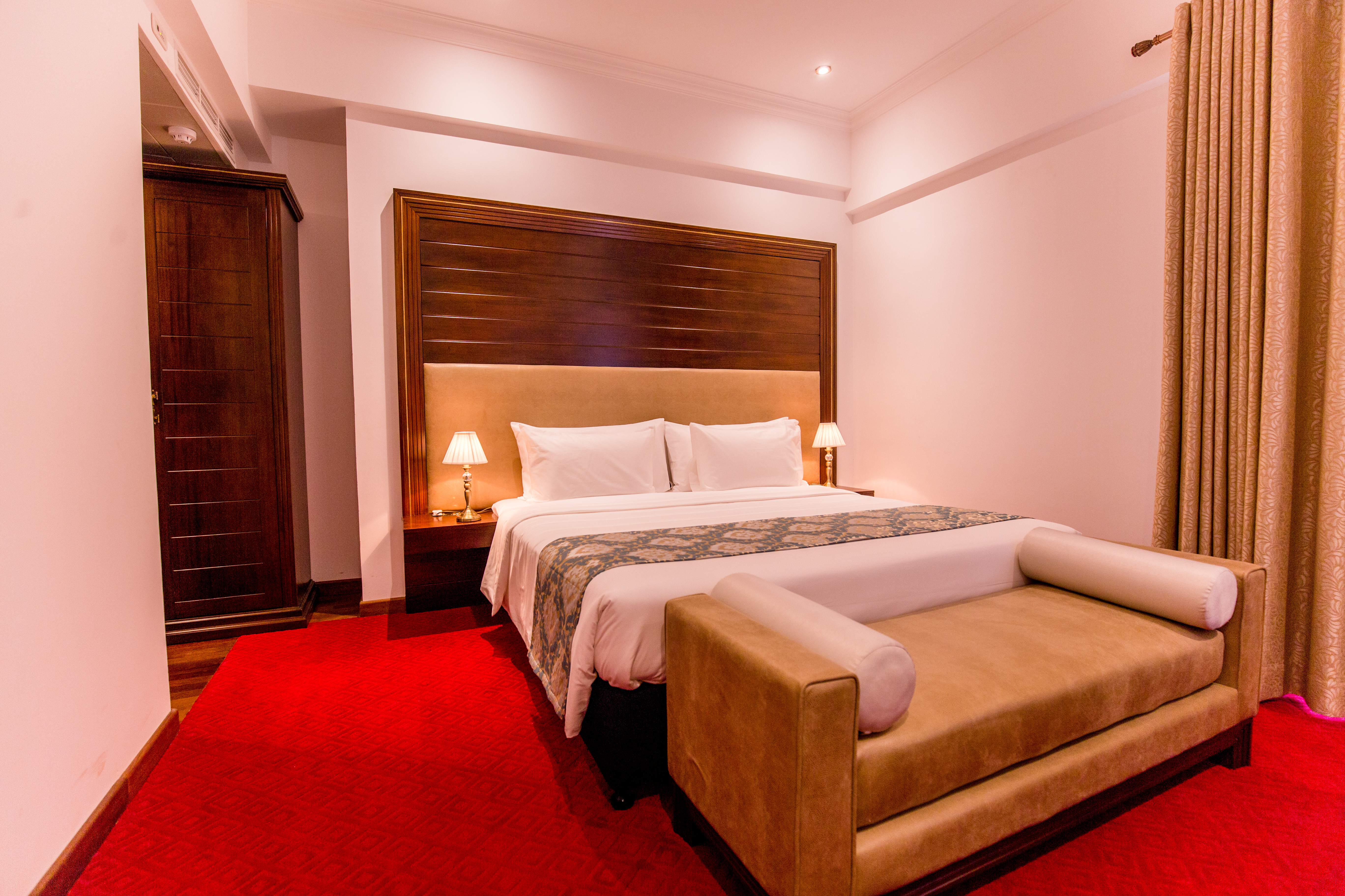 Deluxe, King Bed