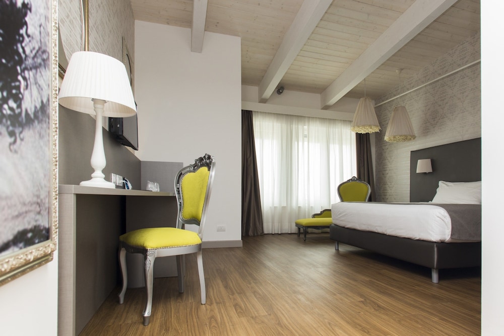 Diamante Mhotel 9/76