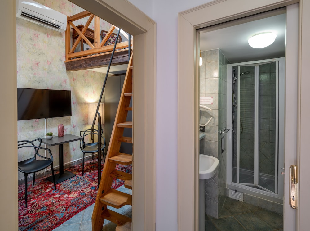 Chateau 9 Apartments by Adrez Living 37/50