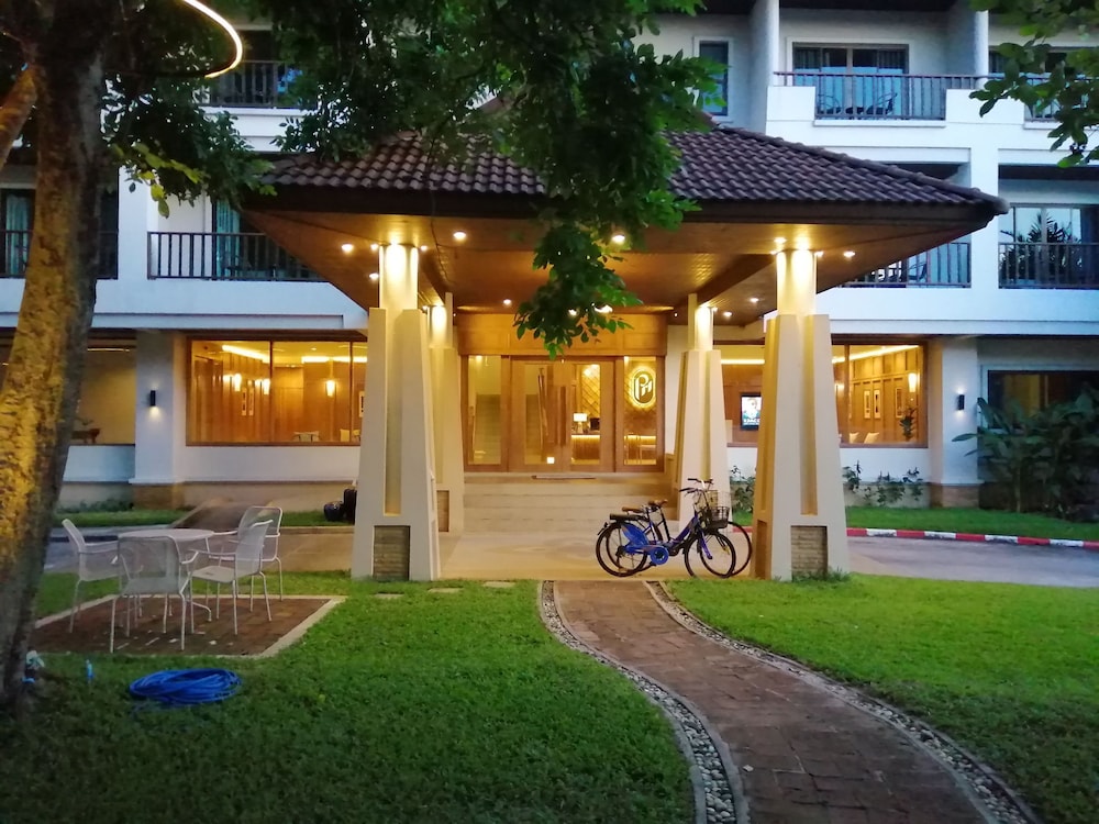 President Hotel Udonthani 8/55