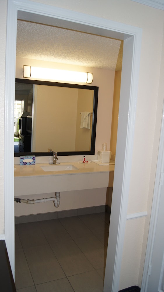 Travelodge by Wyndham North Richland Hills/Dallas/Ft Worth 8/23
