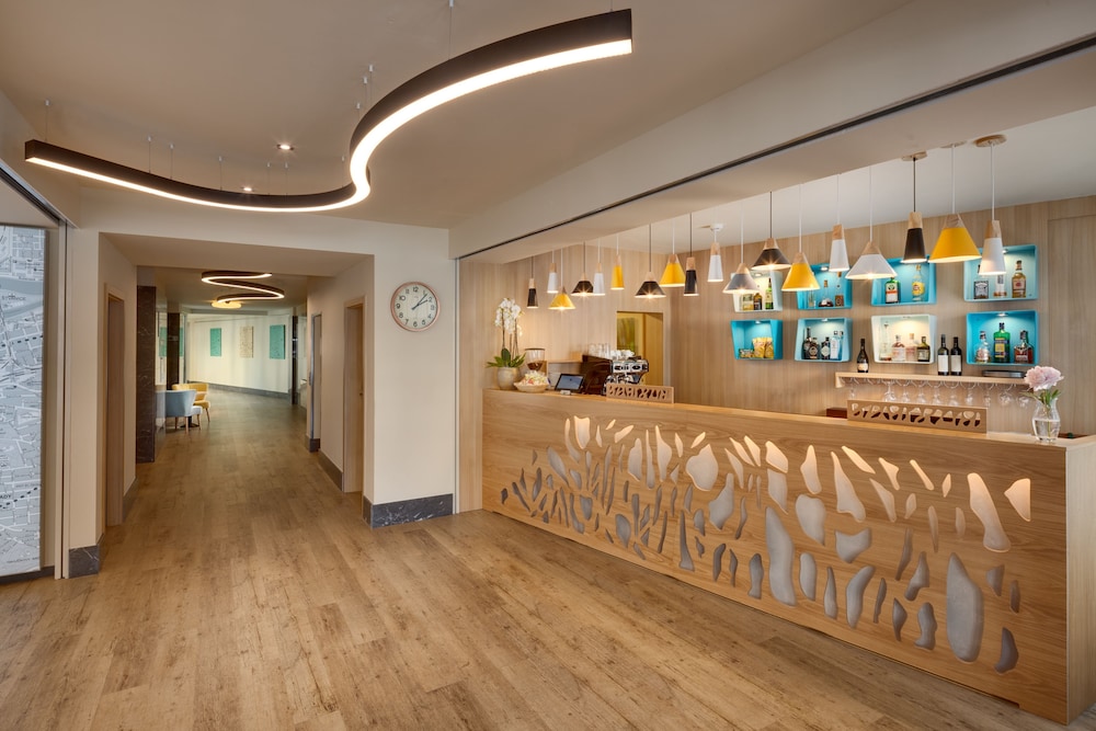Hotel Clement 5/50