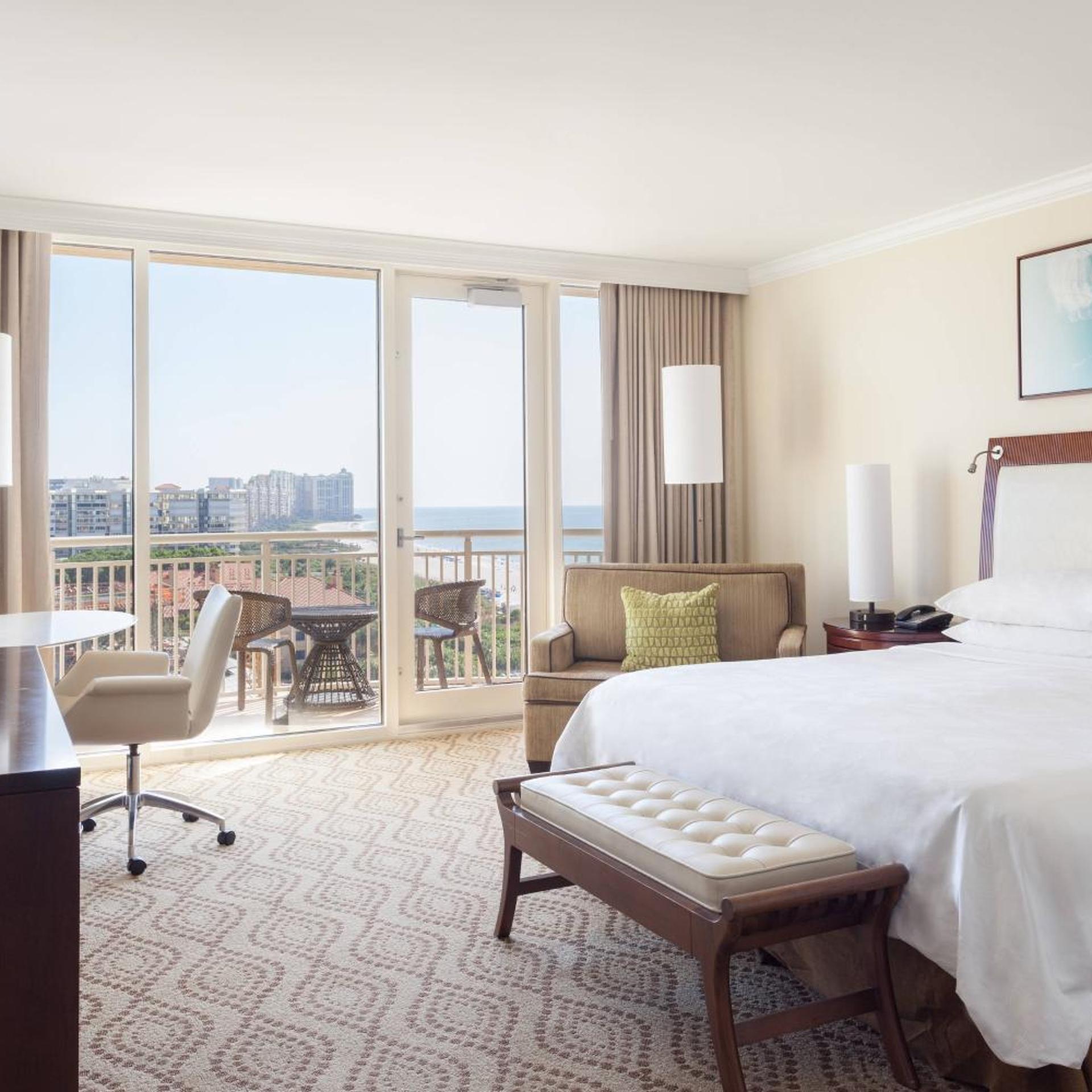 Guest Room, King Bed, Partial Pool and Gulf View, Balcony