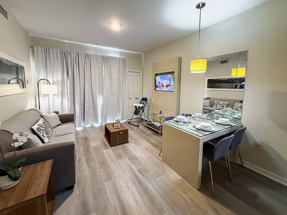 The Point Hotel & Suites 56/75