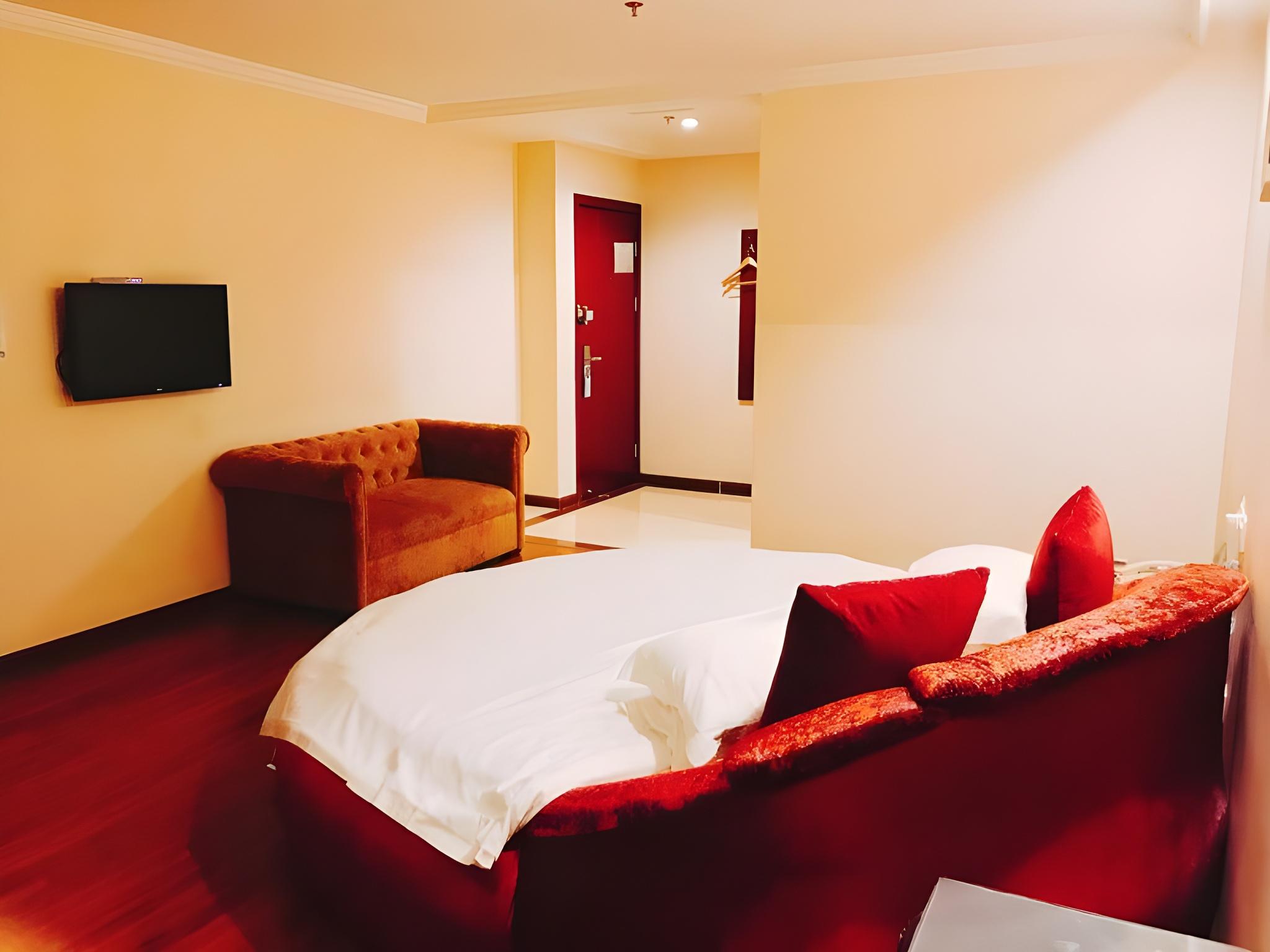 Superior, King Bed, Round Bed