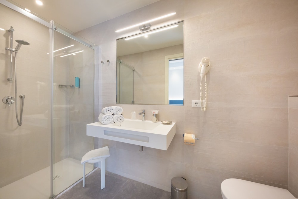 1 BEDROOM, CLASSIC, DOUBLE OR TWIN BED