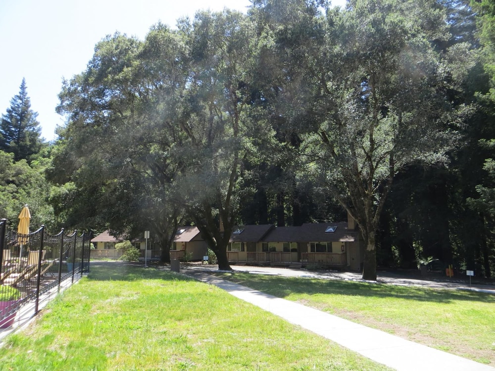 Big Sur Lodge 62/67