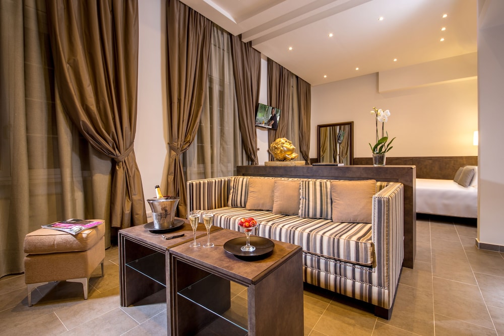 Hearth Hotel 80/92
