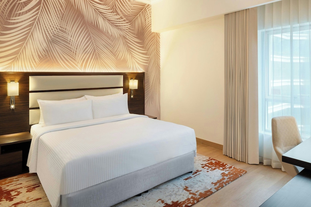 Executive, Suite, King Bed, Golf Course View