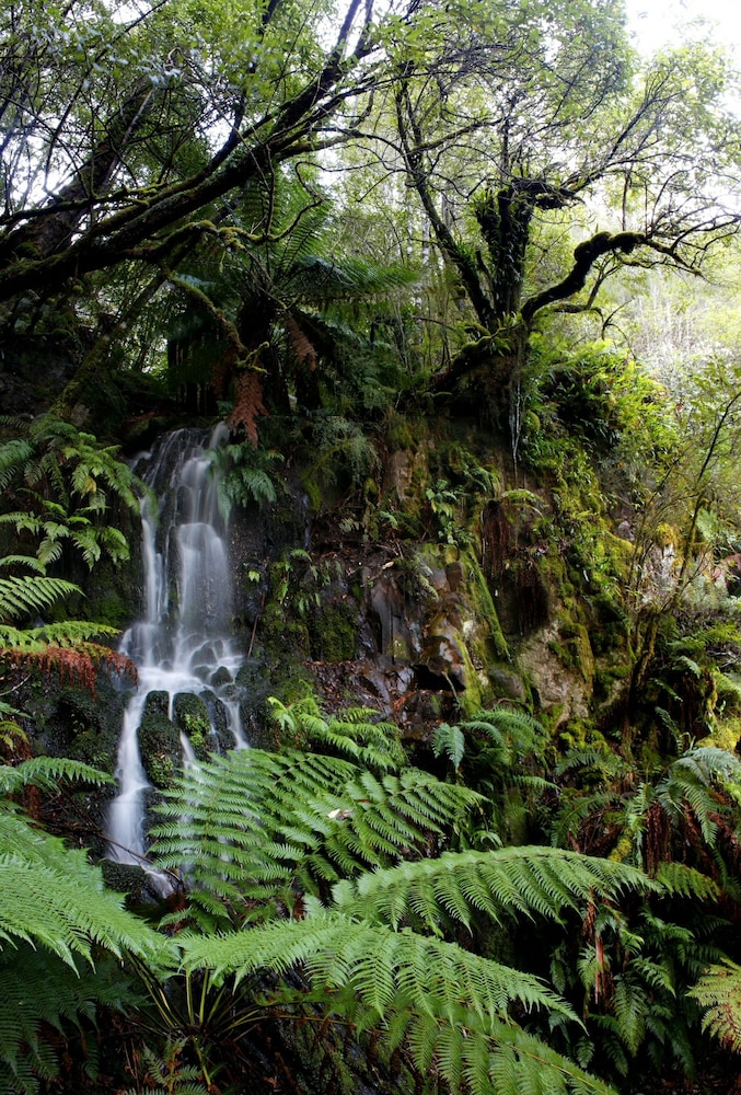 HUON BUSH RETREATS 44/50