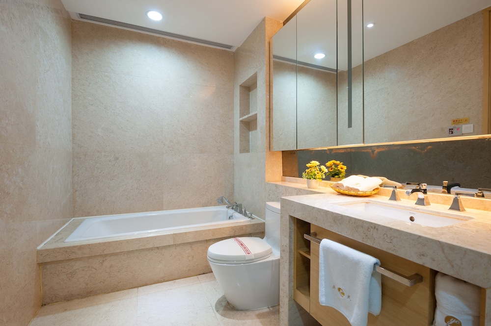 Yicheng Apartment Poly World Center 53/59