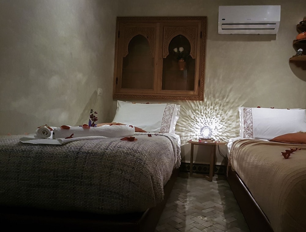 غرفة مفردة بسرير مزدوج