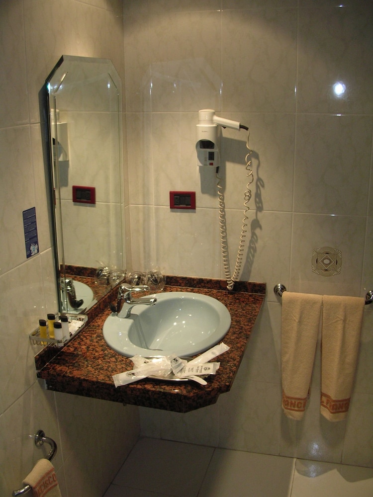 HOTEL FRANCISCO II 24/24