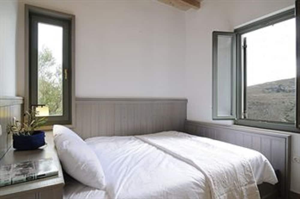 AEGEA BLUE CYCLADITIC RESORT(FOMERLY AEGEA BLUE VILLAS AND SUITES) 12/72