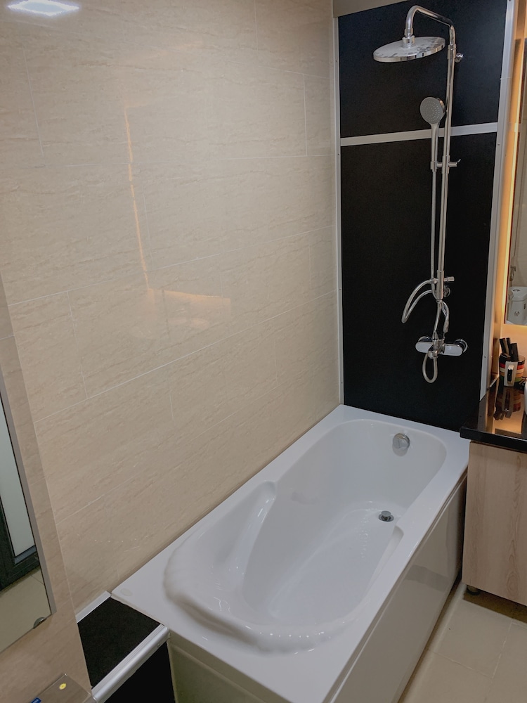 Hanna Hotel And Massage 48/50