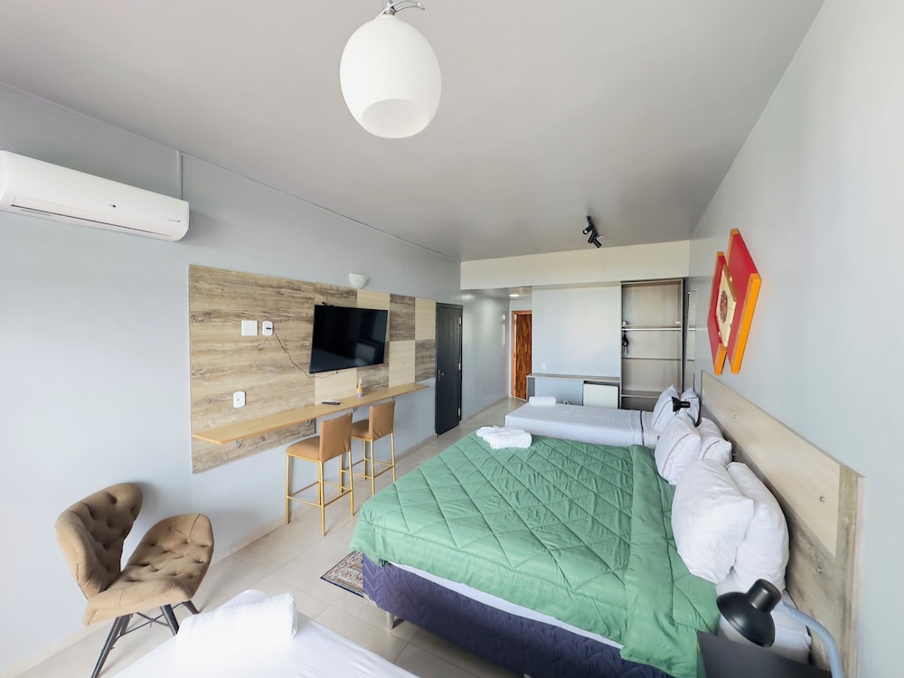 غرفة بريميوم رباعية بسريرين منفصلين وسرير كينج، Barrudada Tropical Hotel 3/4