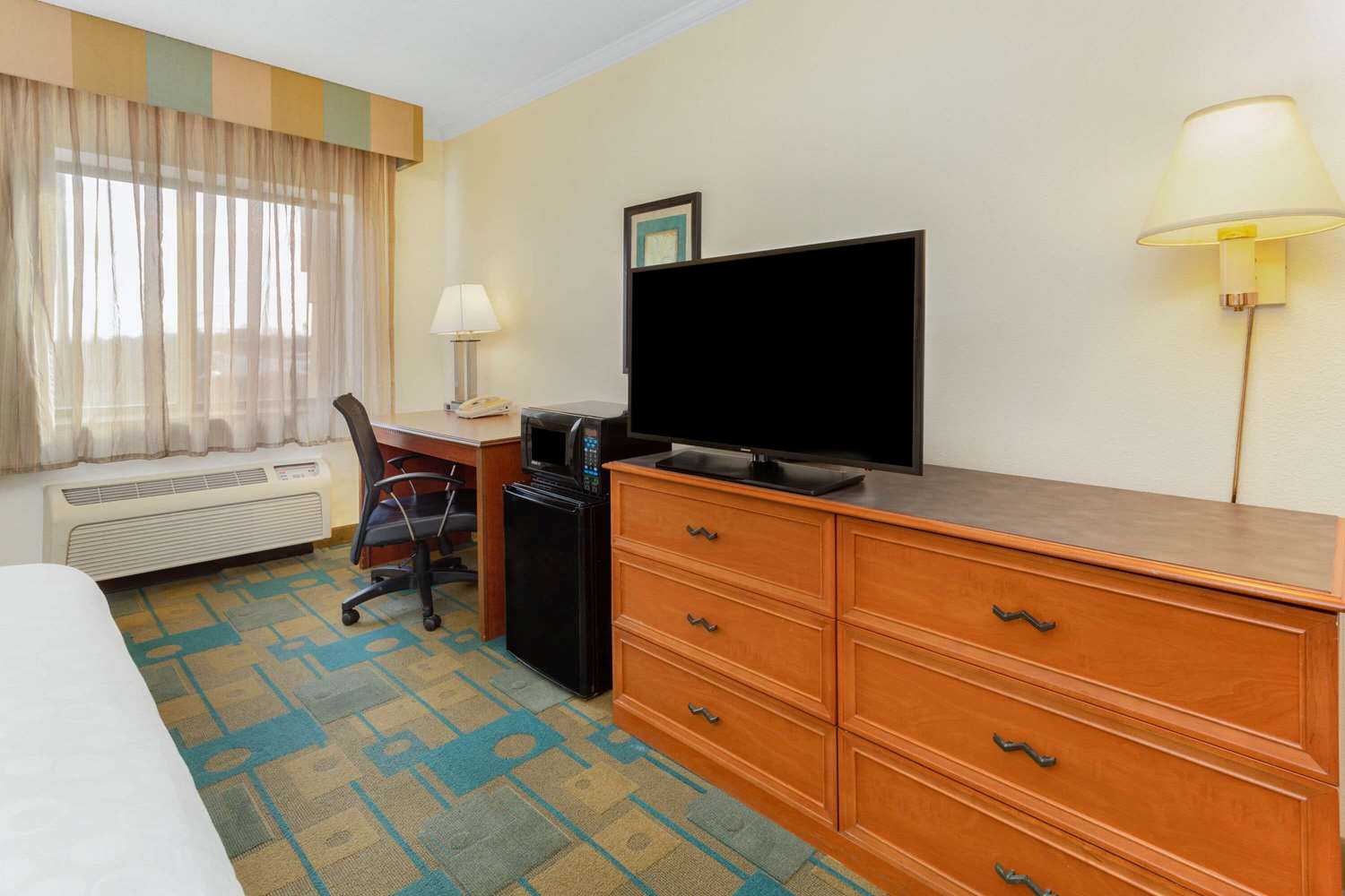La Quinta Inn Chicago Willowbrook 21/24
