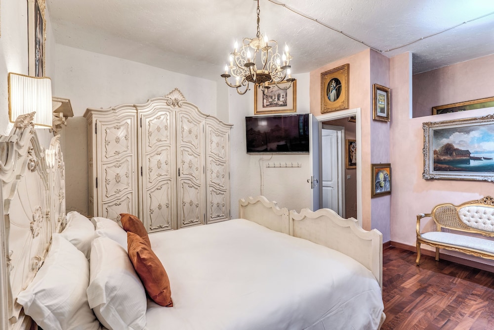 ROOM, SINGLE