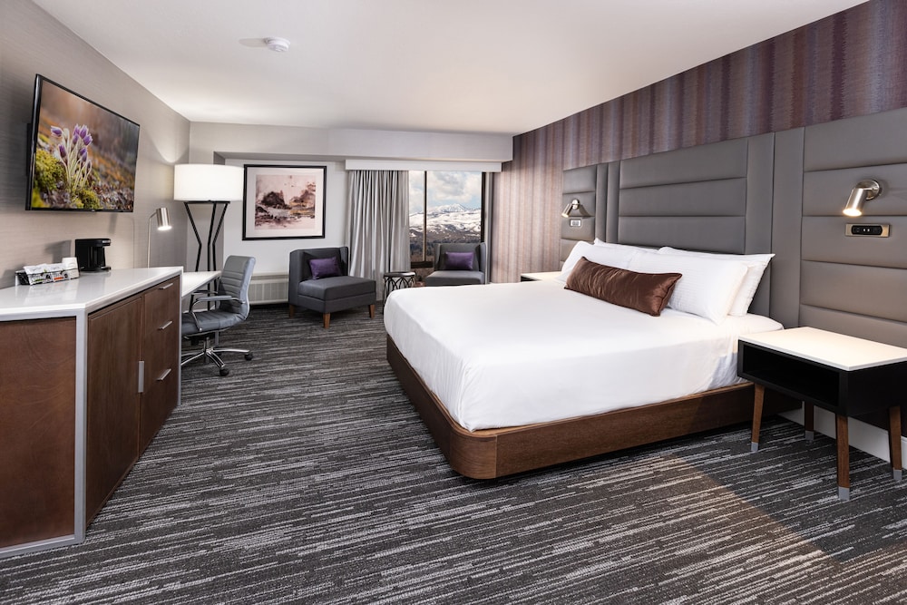 Room, King Bed, Mountain View, Birch Tower