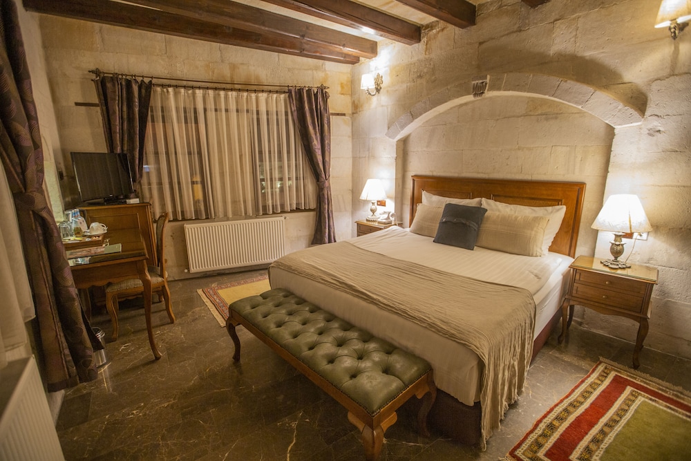 Artemis Cave Suites 5/64
